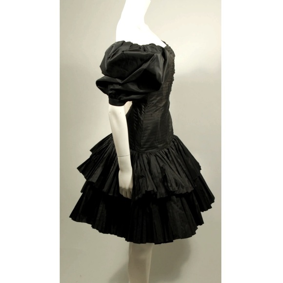 Oscar de la Renta Vintage 1980’s Black Puff Sleeve Pleated Ruffle Dress, size 8 - Picture 15 of 15